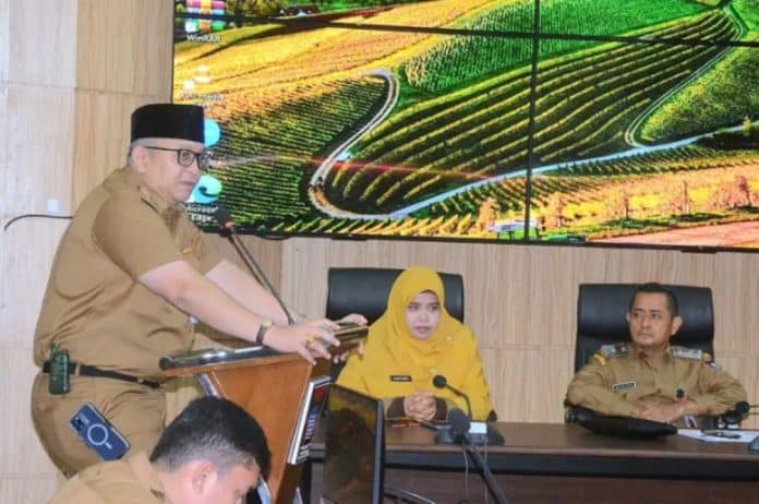 Upaya menciptakan Sumber Daya Manusia (SDM) berkualitas yang bermuara terciptanya pelayanan publik prima terus dilakukan Pemerintah Kota (Pemko) Padang. Upaya menciptakan Sumber Daya Manusia (SDM) berkualitas yang bermuara terciptanya pelayanan publik prima terus dilakukan Pemerintah Kota (Pemko) Padang.