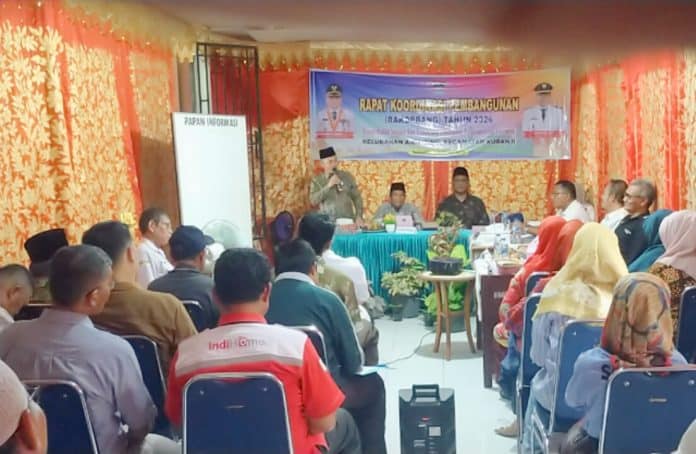 Dalam sambutannya, Erianto menyampaikan apresiasi atas pelibatan anggota DPRD Kota Padang dalam Rakorbang tahun ini. Menurutnya, ini merupakan tahun pertama kalinya perwakilan DPRD hadir dalam Rakorbang untuk mendengar langsung aspirasi masyarakat di tingkat kelurahan.