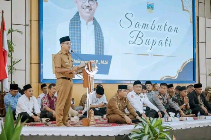 Bupati Solok Selatan, Khairunas, dalam sambutannya menegaskan bahwa Isra Mi'raj bukan hanya sekadar perjalanan fisik, tetapi juga spiritual. Bupati Solok Selatan, Khairunas, dalam sambutannya menegaskan bahwa Isra Mi'raj bukan hanya sekadar perjalanan fisik, tetapi juga spiritual.