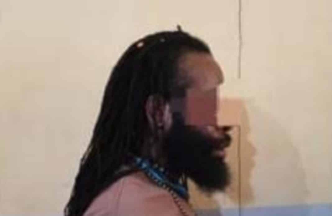 Satgas Operasi Damai Cartenz 2025 berhasil menangkap Iyoktogi Telenggen, seorang anggota Kelompok Kriminal Bersenjata (KKB) yang telah lama masuk dalam Daftar Pencarian Orang (DPO).