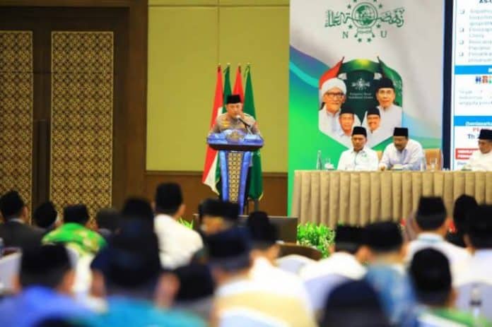 Kapolri Jenderal Pol. Listyo Sigit Prabowo menyatakan rekrutmen anggota melalui jalur santri masih menjadi salah satu program prioritas. Kapolri Jenderal Pol. Listyo Sigit Prabowo menyatakan rekrutmen anggota melalui jalur santri masih menjadi salah satu program prioritas.