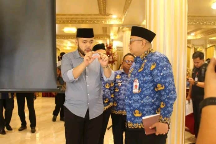 Menjelang pelantikan sebagai Wali Kota dan Wakil Wali Kota Padang periode 2025-2030, Fadly Amran dan Maigus Nasir mengadakan pertemuan strategis dengan jajaran Pemerintah Kota (Pemko) Padang pada Senin, 17 Februari 2025.
