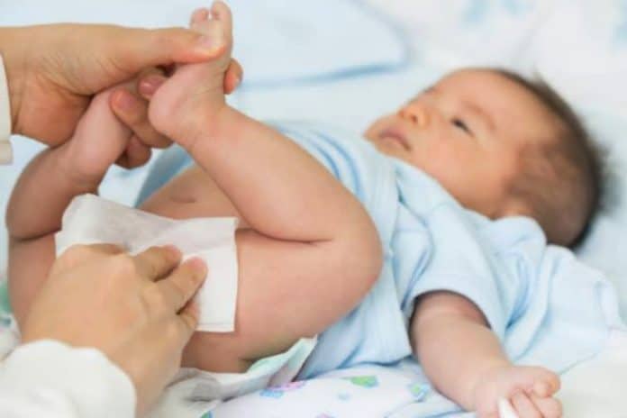Diare merupakan suatu kondisi yang ditandai dengan peningkatan frekuensi buang air besar (BAB) hingga 3 kali atau lebih dalam sehari dengan tekstur tinja lebih cair. Kondisi ini dapat dialami oleh siapa saja, termasuk anak-anak. Diare merupakan suatu kondisi yang ditandai dengan peningkatan frekuensi buang air besar (BAB) hingga 3 kali atau lebih dalam sehari dengan tekstur tinja lebih cair. Kondisi ini dapat dialami oleh siapa saja, termasuk anak-anak.