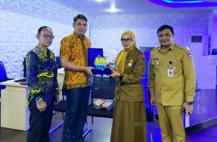 Rombongan Pemkab Tanjung Timur dipimpin Kepala Dinas Komunikasi dan Informatika daerah setempat, Hermantoni yang diterima Asisten III Setdako Padang, Corri Saidan serta Kepala Dinas Komunikasi dan Informatika Kota Padang, Boby Firman.