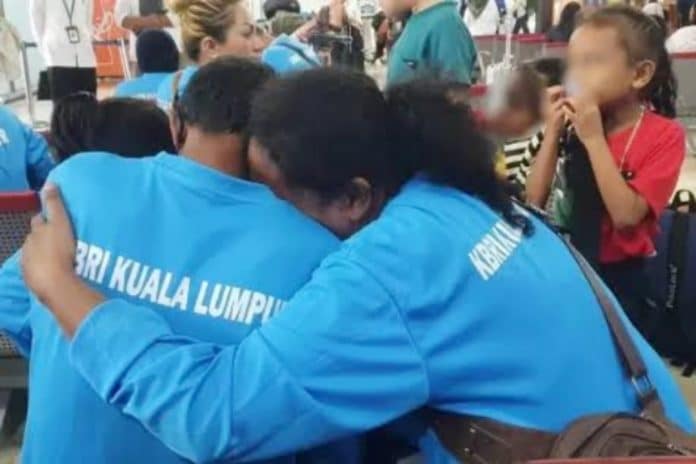 Pemulangan 133 WNI dari Malaysia ini menunjukkan komitmen pemerintah dalam melindungi warga negaranya di luar negeri.