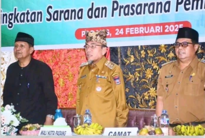 Musrenbang RKPD Tahun 2026 di tiga kecamatan Kota Padang - Padang Selatan, Padang Timur, dan Kuranji resmi dibuka oleh Wakil Wali Kota Maigus Nasir, pada hari, Senin (24/2/2025). Musrenbang RKPD Tahun 2026 di tiga kecamatan Kota Padang - Padang Selatan, Padang Timur, dan Kuranji resmi dibuka oleh Wakil Wali Kota Maigus Nasir, pada hari, Senin (24/2/2025).