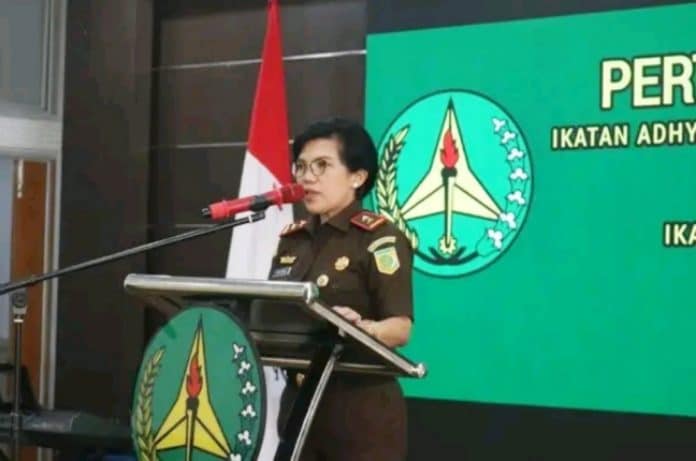 Kepala Kejaksaan Tinggi Sumbar, Yuni Daru Winarsih, menekankan pentingnya peran istri dalam mendukung suami dan keluarga.