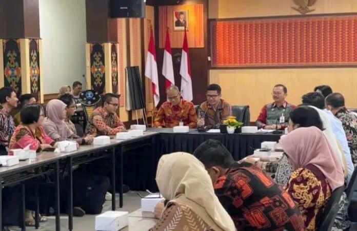 Kantor Wilayah Kementerian Hukum (Kemenkum) Sumatera Barat laksanakan Exit Meeting Pemeriksaan BPK RI Atas Laporan Keuangan di Lingkungan Kantor Wilayah Kementerian Hukum Dan HAM Tahun Anggaran 2024 di Aula Pengayoman Kantor Wilayah, pada hari, Jumat (28/02/2025). Kantor Wilayah Kementerian Hukum (Kemenkum) Sumatera Barat laksanakan Exit Meeting Pemeriksaan BPK RI Atas Laporan Keuangan di Lingkungan Kantor Wilayah Kementerian Hukum Dan HAM Tahun Anggaran 2024 di Aula Pengayoman Kantor Wilayah, pada hari, Jumat (28/02/2025).