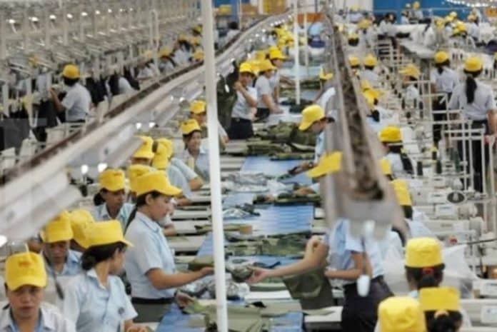 PT Sri Rejeki Isman Tbk, yang dikenal sebagai Sritex, telah mengumumkan pemutusan hubungan kerja (PHK) massal terhadap 10.665 karyawan per 26 Februari 2025. PT Sri Rejeki Isman Tbk, yang dikenal sebagai Sritex, telah mengumumkan pemutusan hubungan kerja (PHK) massal terhadap 10.665 karyawan per 26 Februari 2025.