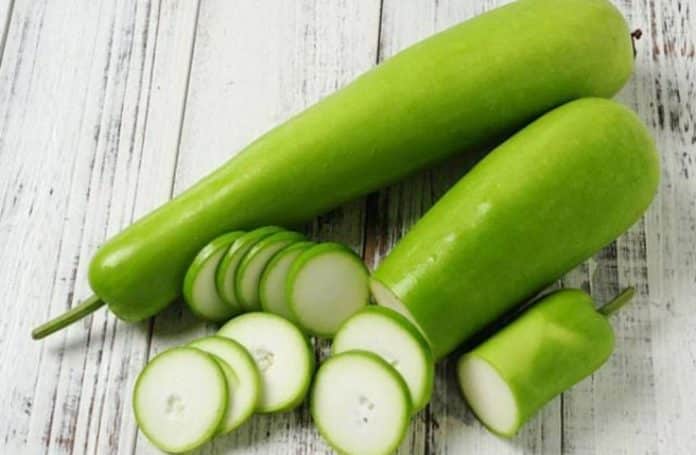 Manfaat labu air untuk anak ini diperoleh berkat kandungan vitamin C yang mampu merangsang produksi sistem kekebalan tubuh, terutama sel darah putih, dan mengoptimalkan fungsinya dalam melawan kuman penyebab penyakit.
