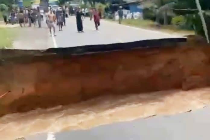 Titik pertama berada di Simpang Ratu Balqis, Kecamatan Jujuhan, Kabupaten Bungo, Jambi. Titik kedua, sekitar dua kilometer dari lokasi pertama ke arah Jambi, juga mengalami luapan air sungai yang menutup jalan nasional, pada Minggu, 2 Maret 2025.