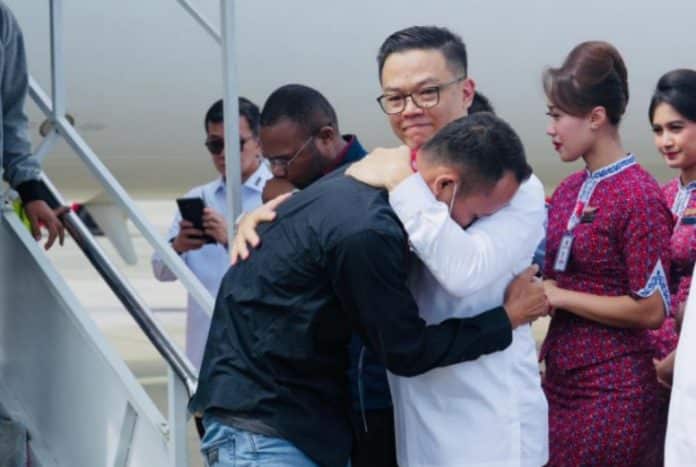 Sebanyak 400 Warga Negara Indonesia (WNI) yang menjadi korban eksploitasi penipuan daring di Myawaddy, Myanmar, berhasil dipulangkan ke Indonesia. Mereka tiba di Bandara Internasional Soekarno-Hatta pada Selasa, 18 Maret 2025, pukul 09.00 WIB.