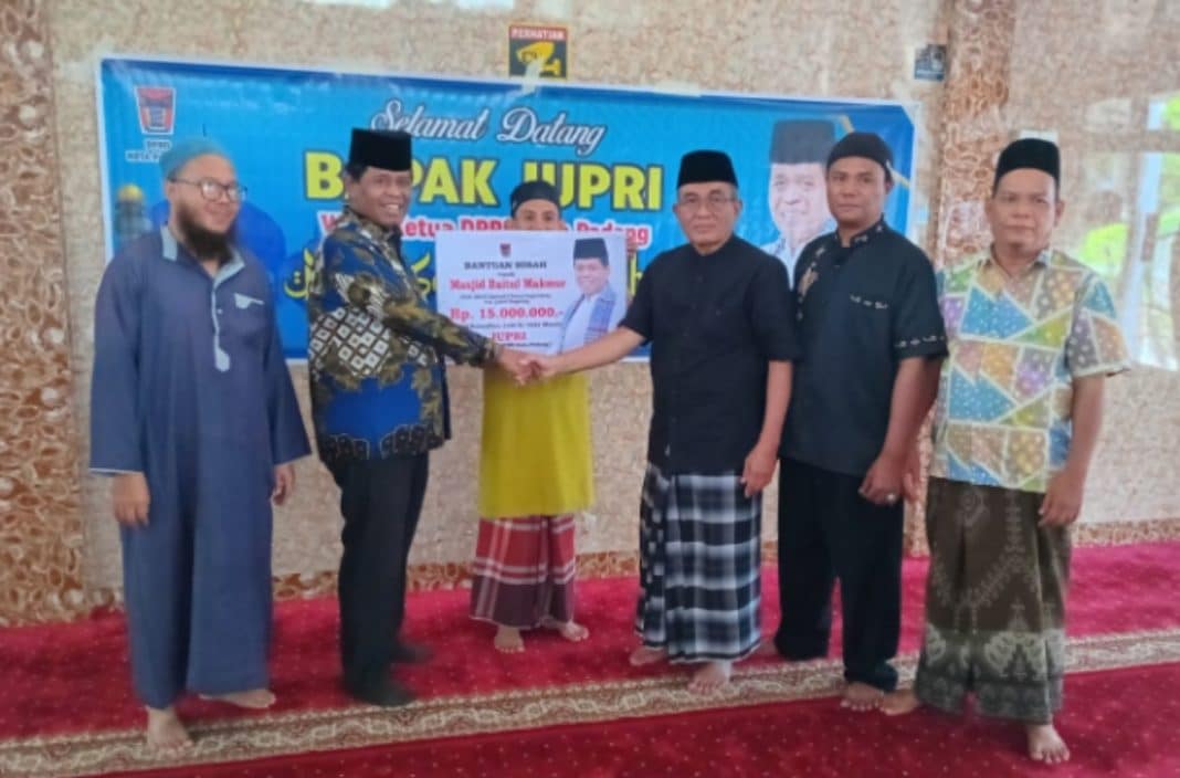 Wakil Ketua DPRD Kota Padang, Jupri, melaksanakan kegiatan Safari Ramadhan 1446 H/2025 M. Bertempat Masjid Baitul Makmur di Jalan Zamrud, Kelurahan Pegambiran Ampalu, Kecamatan Lubuk Begalung, pada Jumat, 21 Maret 2025.