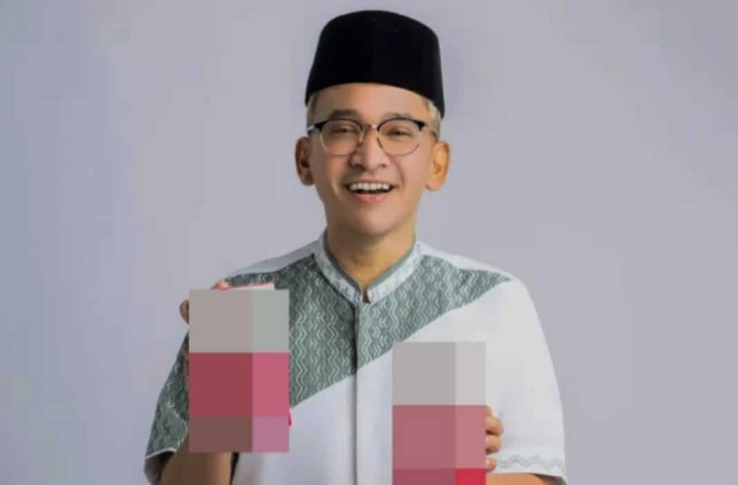 Presenter dan pengusaha terkenal Indonesia, Ruben Onsu, mengumumkan bahwa dirinya telah memeluk agama Islam bertepatan dengan Hari Raya Idul Fitri 1446 Hijriah pada Senin, 31 Maret 2025.