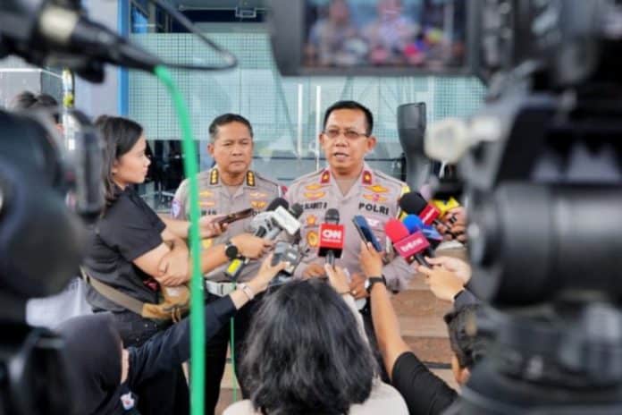 Pengamanan H+3 Lebaran 2025 difokuskan pada jalur-jalur wisata serta persiapan penanganan arus balik. Dirgakkum Korlantas Polri Brigjen Pol Raden Slamet Santoso selaku Kasatgas Kamseltibcarlantas Operasi Ketupat 2025 tengah menggodok pelaksanaan tersebut. Pengamanan H+3 Lebaran 2025 difokuskan pada jalur-jalur wisata serta persiapan penanganan arus balik. Dirgakkum Korlantas Polri Brigjen Pol Raden Slamet Santoso selaku Kasatgas Kamseltibcarlantas Operasi Ketupat 2025 tengah menggodok pelaksanaan tersebut.