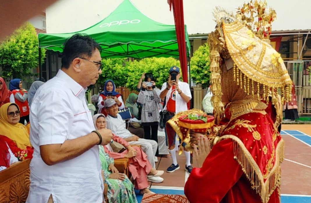 Wakil Ketua DPRD Kota Padang, Mastilizal Aye, SH, hadir dalam acara Anniversary (HUT) ke-75 SMPN 1 Padang yang dirangkaikan dengan kegiatan Halal Bihalal.