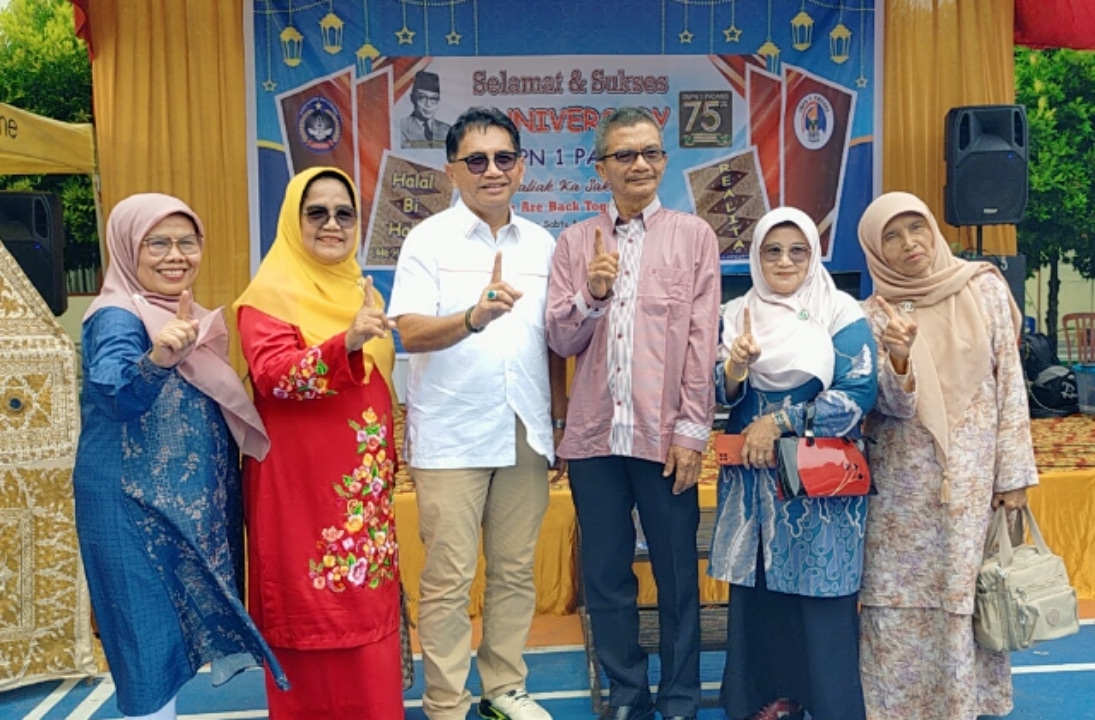 Acara ini turut dihadiri oleh Dewi Anggraeni selaku Kepala Sekolah, para guru aktif dan purnabakti, alumni dari berbagai angkatan, Ketua OSIS beserta jajaran, serta seluruh siswa-siswi SMPN 1 Padang.