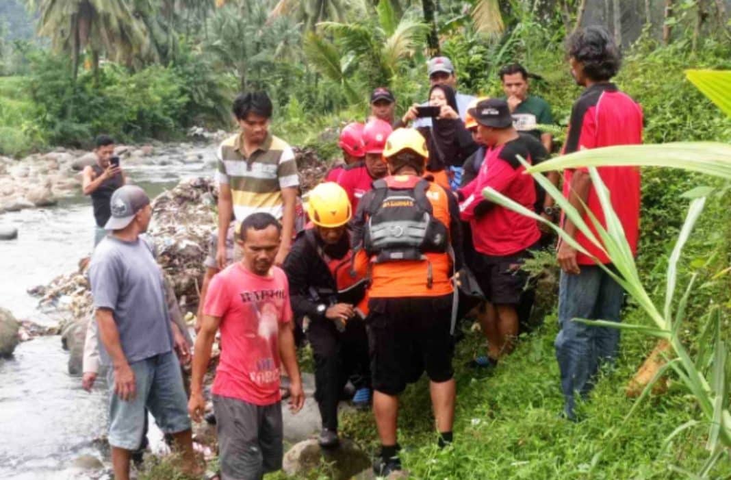 Seorang anak laki-laki berusia 3,5 tahun yang dilaporkan hanyut, pada Senin (7/4/205), akhirnya ditemukan dalam kondisi meninggal dunia pada hari kedua pencarian, pada Selasa (8/4/2025).