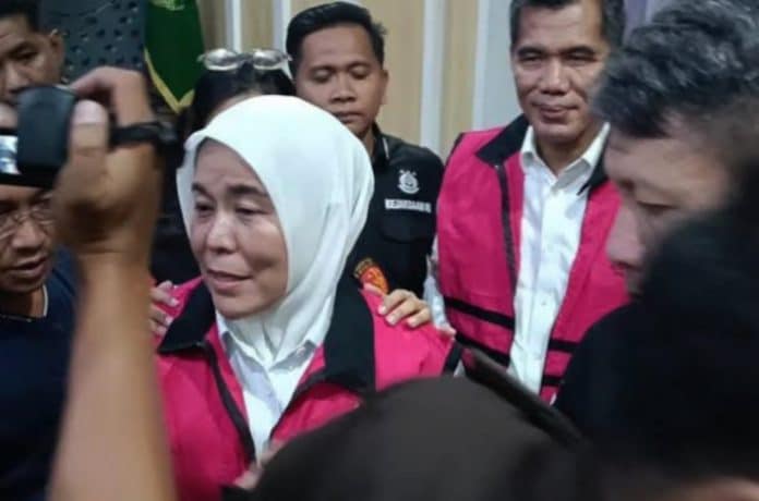 Kejaksaan Negeri (Kejari) Palembang resmi menetapkan mantan Wakil Wali Kota Palembang, Fitrianti Agustinda, dan suaminya, Dedi Siprianto, sebagai tersangka dalam kasus dugaan korupsi dana pengganti pengolahan darah di Palang Merah Indonesia (PMI) Kota Palembang periode 2020–2023. Kejaksaan Negeri (Kejari) Palembang resmi menetapkan mantan Wakil Wali Kota Palembang, Fitrianti Agustinda, dan suaminya, Dedi Siprianto, sebagai tersangka dalam kasus dugaan korupsi dana pengganti pengolahan darah di Palang Merah Indonesia (PMI) Kota Palembang periode 2020–2023.