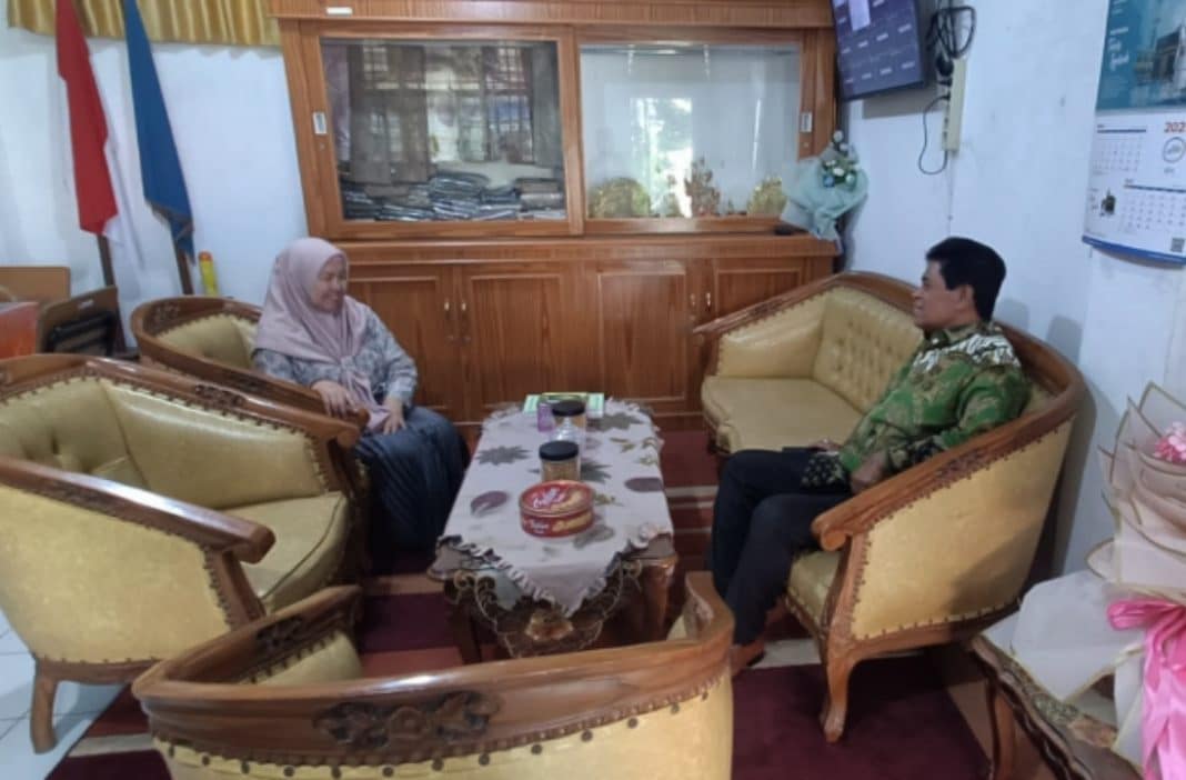 Wakil Ketua DPRD Kota Padang, Jupri dari Partai Amanat Nasional (PAN), kembali menunjukkan kepeduliannya terhadap dunia pendidikan.