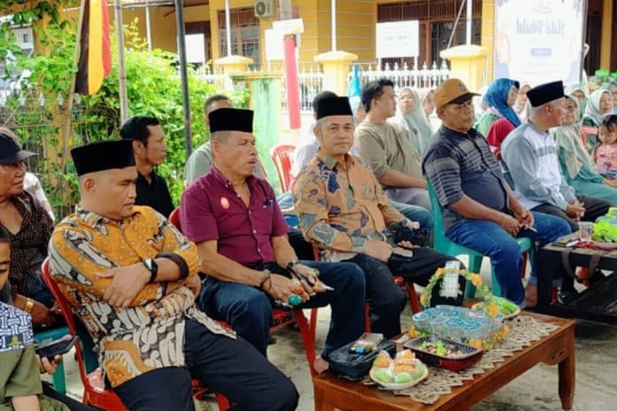 Anggota DPRD Kota Padang, Erianto, dari Partai Golkar menghadiri undangan Halal Bihalal warga RT.05/RW.15 yang digelar di halaman Posko Kamling Blok E RW.15, Kecamatan Kuranji, Kota Padang, pada Minggu pagi, 13 April 2025. Anggota DPRD Kota Padang, Erianto, dari Partai Golkar menghadiri undangan Halal Bihalal warga RT.05/RW.15 yang digelar di halaman Posko Kamling Blok E RW.15, Kecamatan Kuranji, Kota Padang, pada Minggu pagi, 13 April 2025.