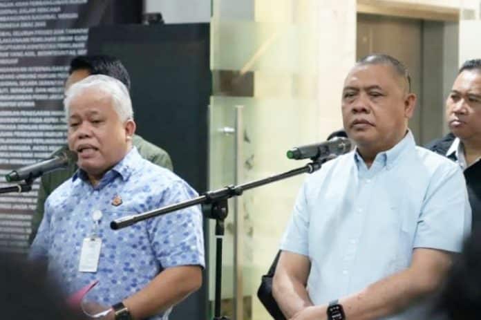 Kejaksaan Agung terus mendalami dugaan suap yang melibatkan Ketua Pengadilan Negeri Jakarta Selatan, Muhammad Arif Nuryanta (MAN), terkait vonis lepas (onslag) terhadap tiga terdakwa korporasi dalam kasus korupsi ekspor crude palm oil (CPO) atau bahan baku minyak goreng. Kejaksaan Agung terus mendalami dugaan suap yang melibatkan Ketua Pengadilan Negeri Jakarta Selatan, Muhammad Arif Nuryanta (MAN), terkait vonis lepas (onslag) terhadap tiga terdakwa korporasi dalam kasus korupsi ekspor crude palm oil (CPO) atau bahan baku minyak goreng.