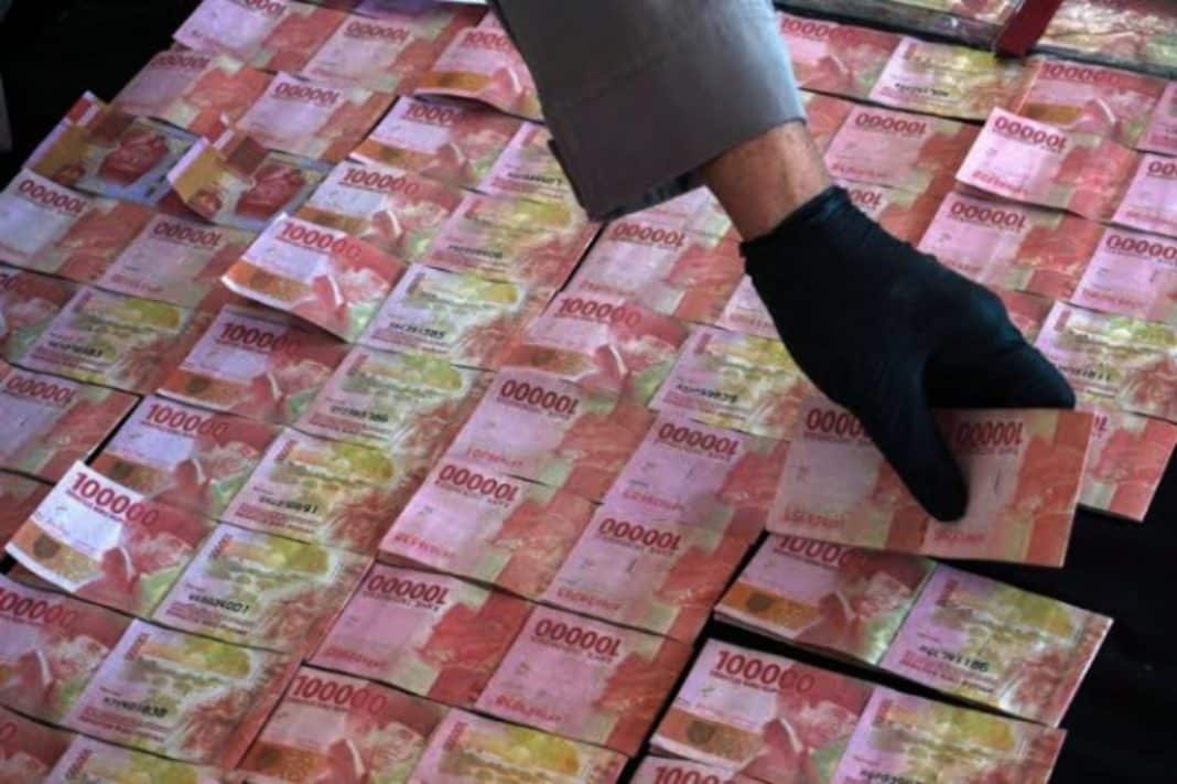 Polisi menangkap mantan artis Sekar Arum Widara atas dugaan penggunaan uang palsu dalam transaksi pembelian barang di sebuah mal kawasan Kemang, Jakarta Selatan. (Foto:Ilustrasi)