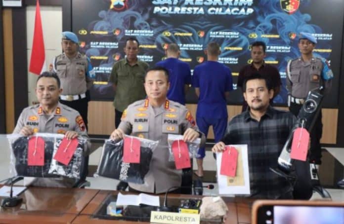 Kasus kekerasan terhadap anak kembali mengguncang Cilacap. Seorang remaja berinisial TF (20), warga Kelurahan Tegalreja, Kecamatan Cilacap Selatan, menjadi korban penganiayaan brutal oleh sekelompok pemuda.