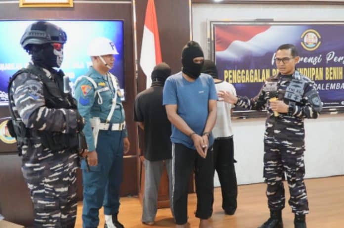 Tim Satuan Tugas Gabungan Lanal Palembang berhasil menggagalkan upaya penyelundupan benih bening lobster (BBL) di perairan Muara Betara, Provinsi Jambi, pada Jumat (25/4/2025).