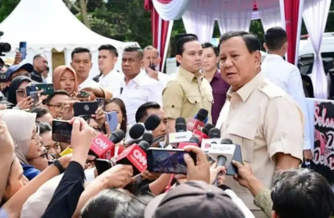 Presiden Republik Indonesia Prabowo Subianto mendapat pujian dari Konfederasi Serikat Buruh Internasional (ITUC) atas kehadirannya dalam peringatan Hari Buruh Internasional (May Day) di Monas, Jakarta, pada Kamis (1/5/2025).
