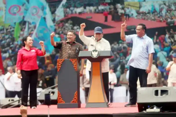 Dalam peringatan Hari Buruh Internasional yang penuh semangat di Lapangan Monas, Jakarta, pada Kamis 1 Mei 2025. Presiden Republik Indonesia Prabowo Subianto tampil dengan pidato yang mengguncang panggung politik nasional. Dalam peringatan Hari Buruh Internasional yang penuh semangat di Lapangan Monas, Jakarta, pada Kamis 1 Mei 2025. Presiden Republik Indonesia Prabowo Subianto tampil dengan pidato yang mengguncang panggung politik nasional.