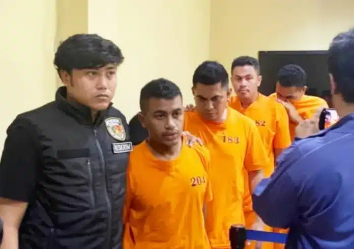 Sebanyak 10 orang yang kita tangkap ini berasal dari kelompok yang terlibat dalam insiden perebutan lahan di Kemang Raya merupakan jasa pengamanan,” ujar Kanit Kriminal Umum Polres Metro Jakarta Selatan, AKP Igo Fazar Akbar, dalam konferensi pers di Jakarta, pada Jumat (2/5/2025).
