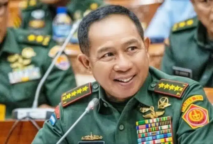 Panglima TNI Jenderal Agus Subiyanto membatalkan mutasi terhadap tujuh perwira tinggi (Pati) yang sebelumnya tertuang dalam Keputusan Panglima TNI Nomor Kep/554/IV/2025 tanggal 29 April 2025 tentang Pemberhentian dari dan Pengangkatan dalam Jabatan di Lingkungan TNI.