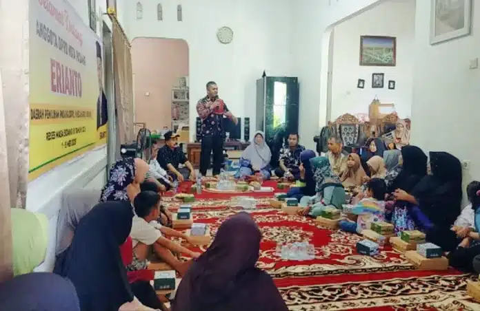 Anggota DPRD Kota Padang dari Partai Golkar, Erianto, melaksanakan kegiatan reses masa sidang III tahun 2025 di daerah pemilihannya, yakni Daerah Pemilihan (Dapil) II Kecamatan Kuranji. Anggota DPRD Kota Padang dari Partai Golkar, Erianto, melaksanakan kegiatan reses masa sidang III tahun 2025 di daerah pemilihannya, yakni Daerah Pemilihan (Dapil) II Kecamatan Kuranji.