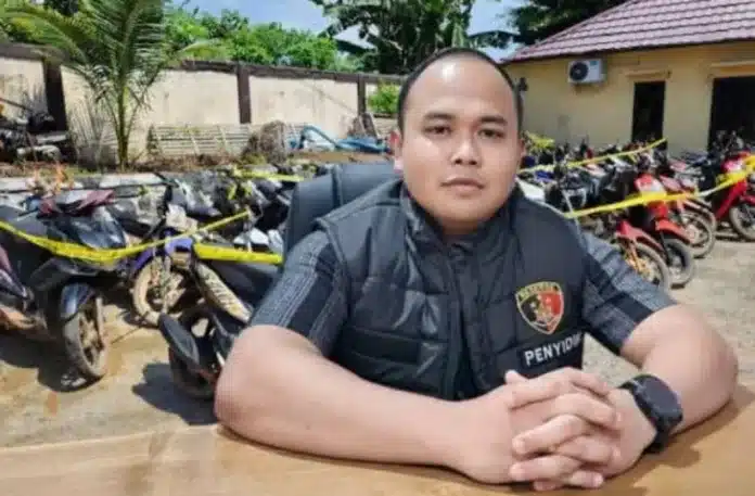 Belum genap 24 jam menjabat, Kasat Reskrim Polres Belitung Iptu I Made Yudha Suwikarma langsung menunjukkan taring. Pada Sabtu (10/5/2025), ia memimpin penertiban tambang timah ilegal di Pantai Munsang, Desa Sungai Padang, Kecamatan Sijuk. Belum genap 24 jam menjabat, Kasat Reskrim Polres Belitung Iptu I Made Yudha Suwikarma langsung menunjukkan taring. Pada Sabtu (10/5/2025), ia memimpin penertiban tambang timah ilegal di Pantai Munsang, Desa Sungai Padang, Kecamatan Sijuk.
