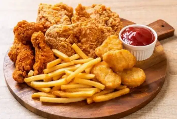 Pantangan makanan untuk penderita kanker payudara terdiri dari berbagai jenis makanan yang kotor, minim nutrisi, dan banyak mengandung zat pemicu kanker. Pantangan makanan untuk penderita kanker payudara terdiri dari berbagai jenis makanan yang kotor, minim nutrisi, dan banyak mengandung zat pemicu kanker.