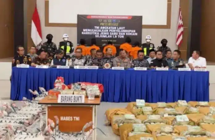 Dalam konferensi pers yang digelar di Pangkalan Utama TNI AL (Lantamal) IV Batam, Jumat, Fauzi mengungkapkan bahwa Kepulauan Riau (Kepri) merupakan wilayah rawan yang sering menjadi pintu masuk utama penyelundupan narkotika dari luar negeri.