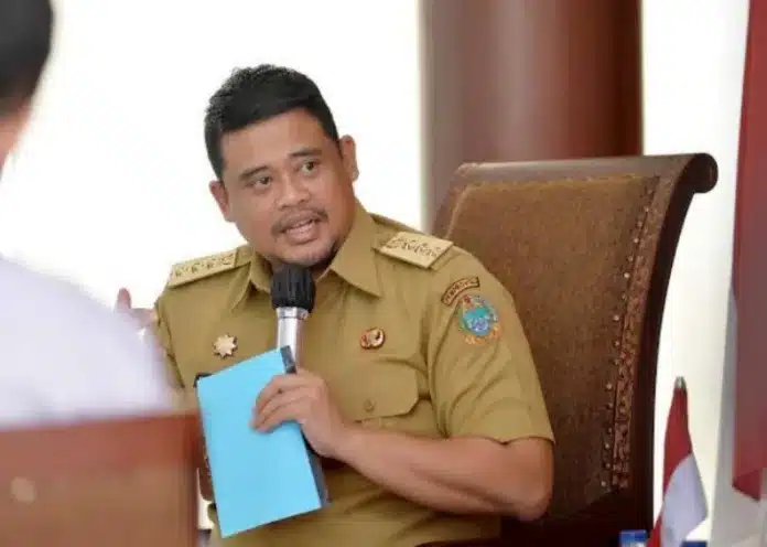 Gubernur Sumatera Utara (Sumut), Bobby Nasution, kembali menunjukkan ketegasannya dalam menegakkan disiplin di lingkungan pemerintahan.