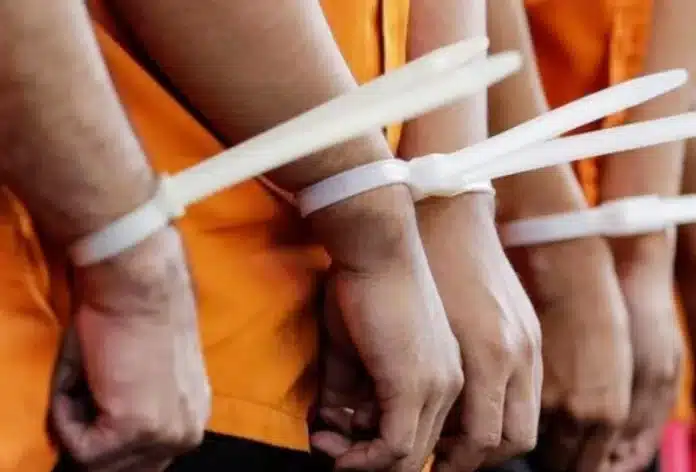 Anggota Komisi III DPR Abdullah mengapresiasi Polri menangkap 6 terduga pelaku penyebaran konten pornografi inses di grup media sosial Facebook ‘Fantasi Sedarah’ dan ‘Suka Duka’. Abdulllah menilai penangkapan ini menghentikan bentuk penyimpangan.