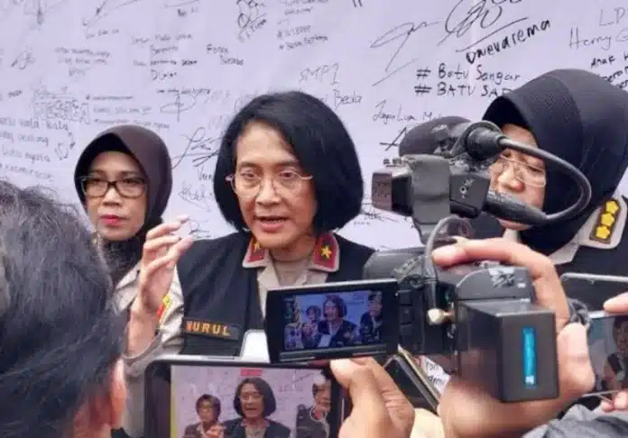Direktorat Tindak Pidana Siber Bareskrim Polri bersama Direktorat Perlindungan Perempuan dan Anak (PPA) serta Polda Metro Jaya berhasil mengungkap kasus eksploitasi seksual anak dan distribusi konten asusila melalui grup Facebook Fantasi Sedarah dan Suka Duka.