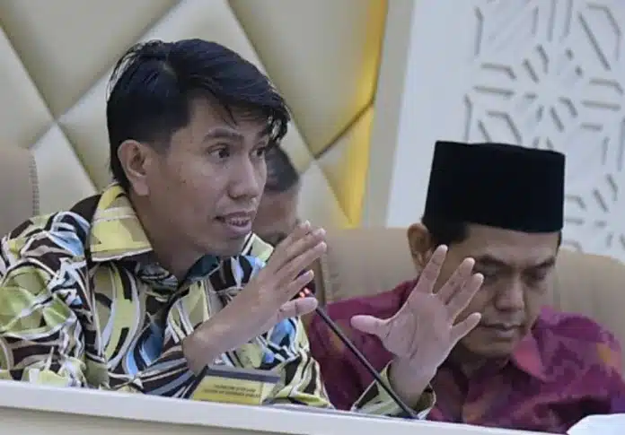 Wakil Ketua Komisi II DPR RI, Bahtra Banong, mengatakan bahwa usulan terkait perpanjangan pensiun ASN tersebut terbuka untuk dibahas, namun perlu dikaji lebih lanjut dari segi urgensi dan dampaknya terhadap produktivitas ASN.