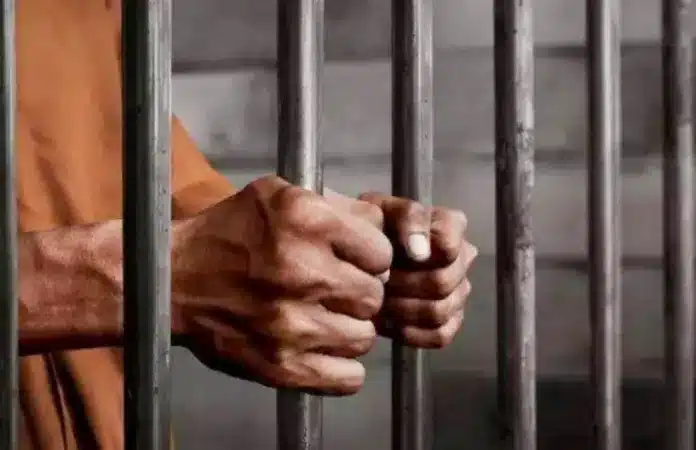Pemuda asal Desa Upang, Kecamatan Air Salek, Kabupaten Banyuasin, Sumatera Selatan, ditangkap Satuan Polisi Air dan Udara (Satpolairud) Polres Bangka Barat karena diduga menyelundupkan narkotika jenis sabu seberat 71,84 gram melalui jalur laut.