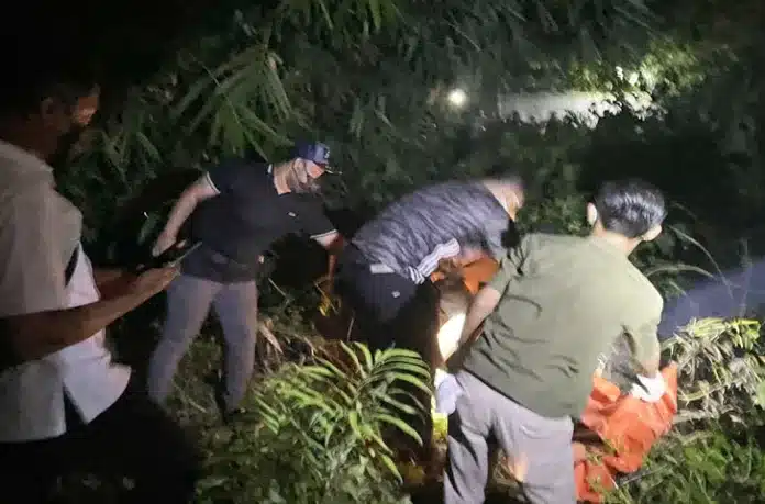 Jasad wanita ditemukan pertama kali pada Rabu sore (16/7/2025) oleh warga yang mencium bau busuk dari arah semak-semak.