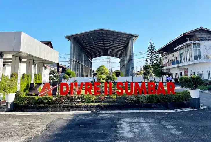 Adapun lima stasiun dengan jumlah keberangkatan penumpang tertinggi selama semester I 2025.