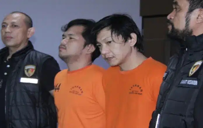 Belakangan diketahui, kedua pelaku polisi gadungan juga positif mengonsumsi narkoba jenis sabu.