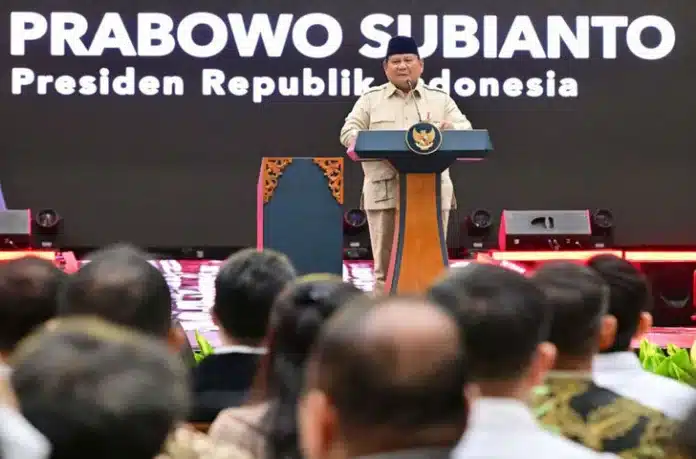 Presiden Republik Indonesia Prabowo Subianto menyatakan bahwa isu dan tagar #IndonesiaGelap yang sempat viral di media sosial merupakan hasil rekayasa oleh para koruptor.