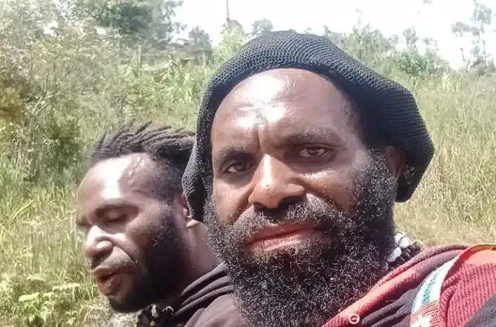 OPM Curigai Infiltrasi TNI Usai Enos Tipagau Tewas dalam Operasi Senyap Mayor Enos Tipagau, salah satu pentolan Organisasi Papua Merdeka (OPM), tewas ditembak aparat gabungan TNI-Polri dalam operasi senyap di Kampung Baitapa, Distrik Sugapa, Kabupaten Intan Jaya, Papua Tengah, Sabtu (5/7/2025).