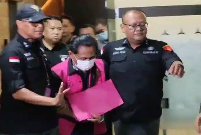 Jaksa Penuntut Umum (JPU) Kejaksaan Agung menuntut mantan Ketua Pengadilan Negeri (PN) Surabaya, Rudi Suparmono, dengan pidana penjara selama tujuh tahun.