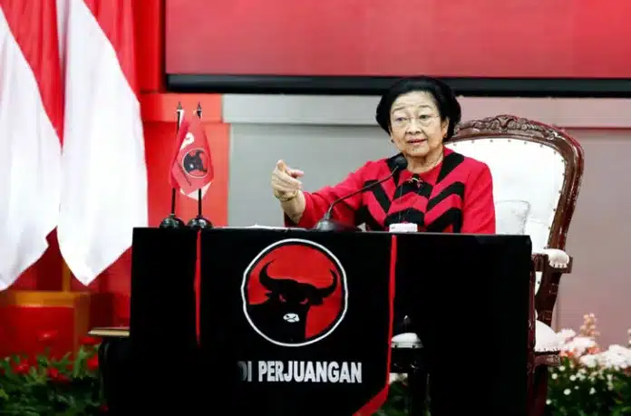 Megawati Geram: Jangan Lagi Permalukan Saya di Depan Rakyat! Ketua Umum PDI Perjuangan Megawati Soekarnoputri melontarkan peringatan keras kepada jajaran pengurus PDIP Jawa Tengah dalam pidato politiknya di Kongres VI PDIP di Bali Nusa Dua Convention Center, pada hari, Sabtu (2/8/2025).