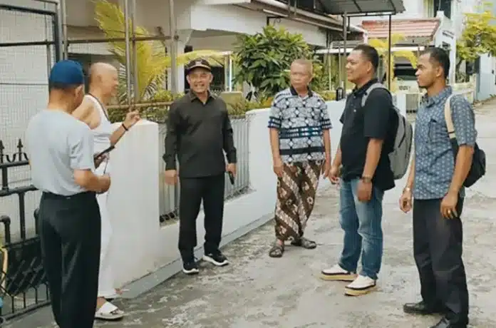 https://id.wikipedia.org/wiki/Kota_Padang Di balik dinamika politik lokal yang kerap diwarnai perdebatan dan kepentingan, sosok Erianto hadir dengan gaya kepemimpinan yang tenang, santun, dan berorientasi pada pelayanan publik.